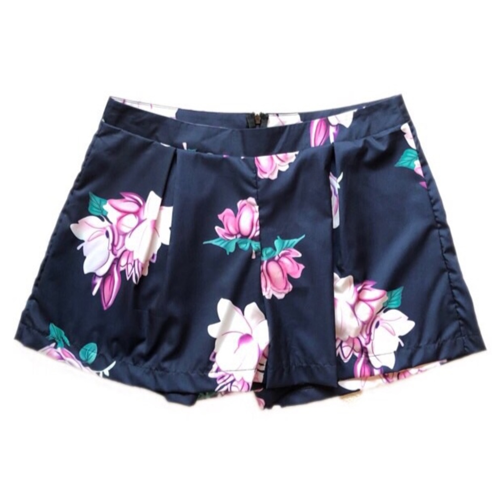 NWT Fancyqube Blue Floral Shorts M